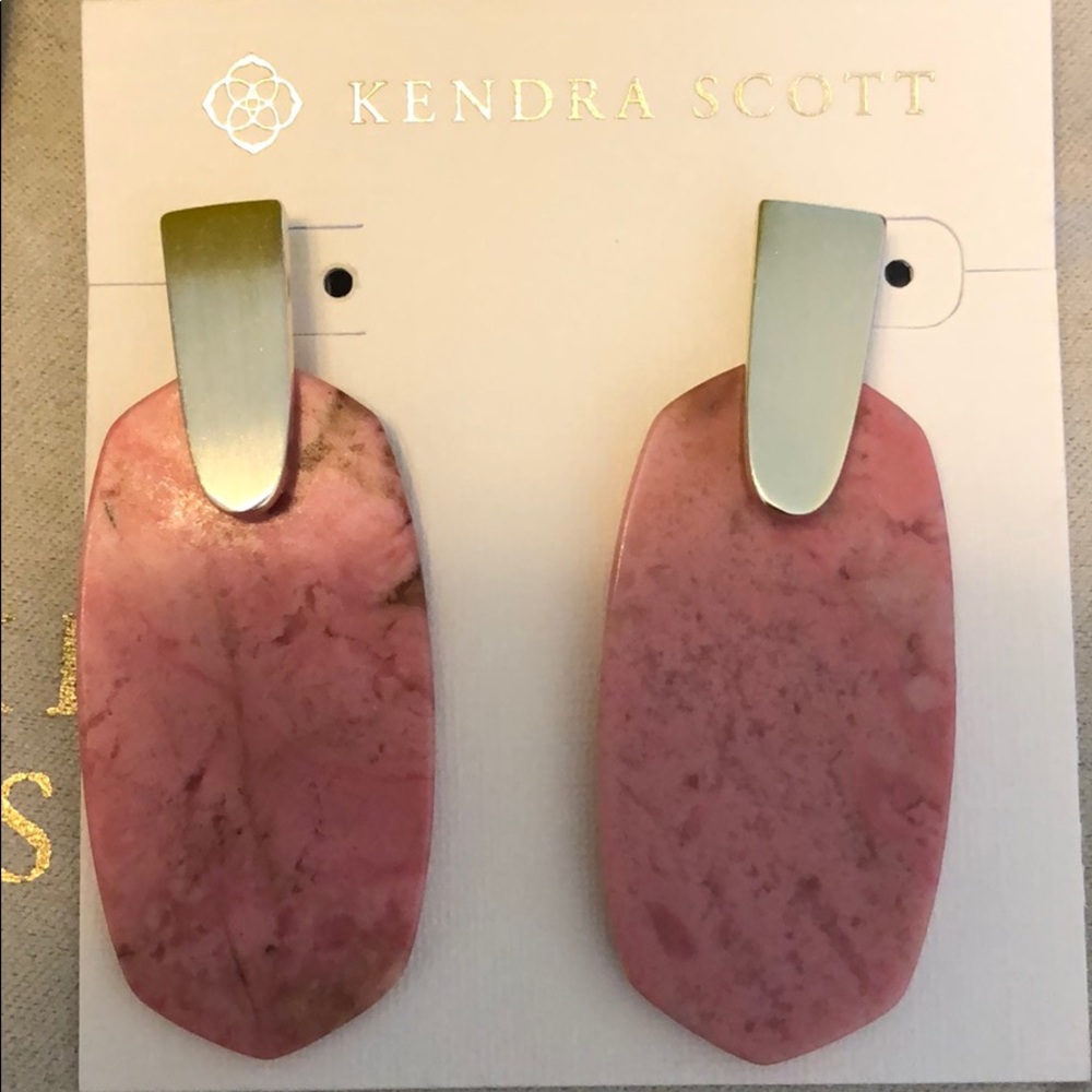 NWT Kendra Scott earrings.